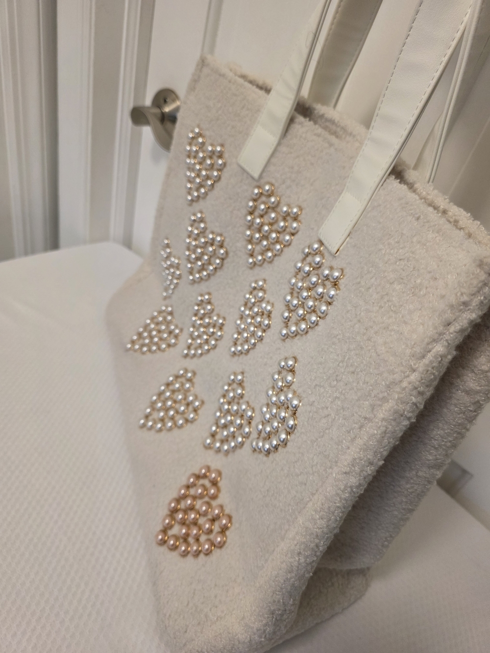 BTB Los Angeles Cream Heart-Pearl Large Tote Bag, Plush Sherpa Material - Picture 13 of 14